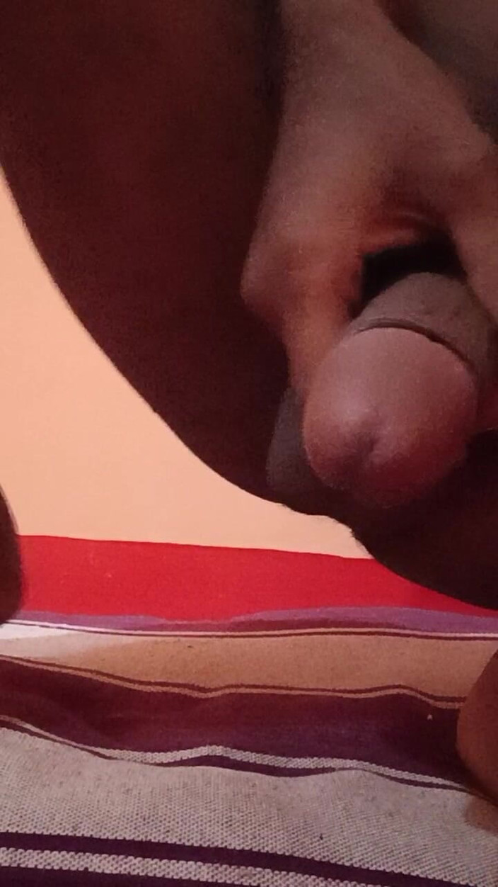 Sannu: Zločinní ptáci v ruční práci v ložnici