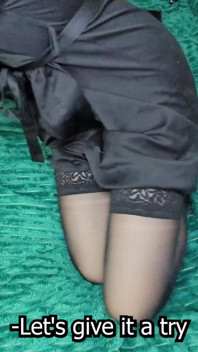 Arkadaşımın üvey annesini mastürbasyon yaparken yakaladım ve bekaretimi almayı kabul etti - rusça konuşma pornosu