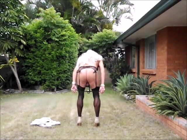 Sissy Becky: Sissyslutbecky si spoglia