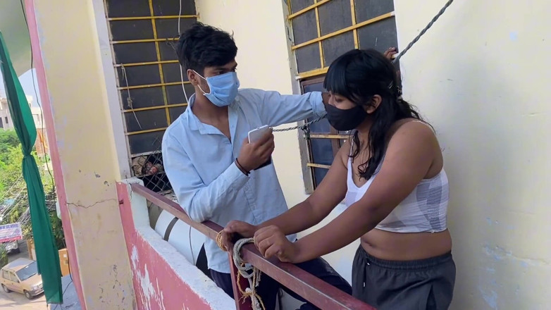 Indian Teen Girl's: เย็ดกลางแจ้ง พี่ชายเลี้ยงกับน้องสาวเลี้ยง หน้าประตูโรแมนติกและเซ็กซ์ คู่รักมะลุร้อนแรง โรแมนติกเย็ดกันบนดาดฟ้า