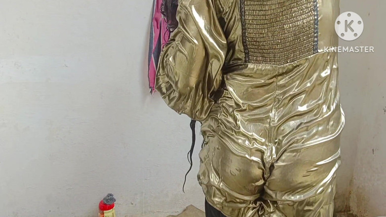 Ankurpriya000: Бачачи купання зведеної сестри