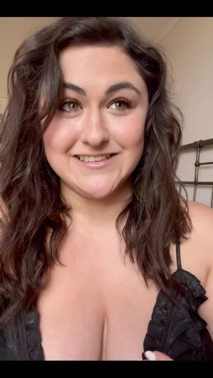 Josie Jaxxon: Josie Jaxxon Mengambil Permintaan