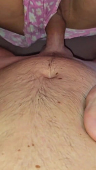 MILF in pinken shorts liebt saftigen sex