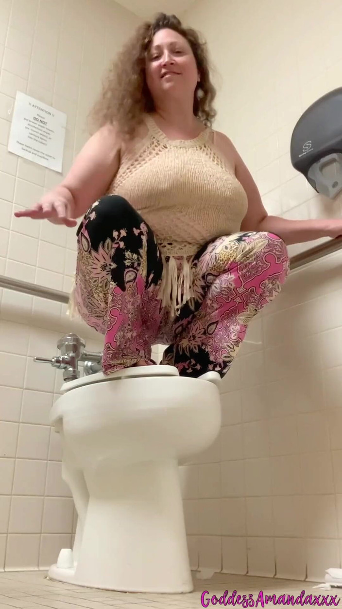 Goddess Amanda: Sexy PAWG Wil Dat Je Haar Lichaam Aanbidt