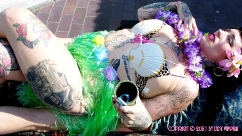 Domina Lady Vampira - SM Studio Femdom Empire: Hawaii coda di cazzo 2/5