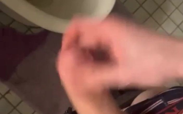 frederiksexiiii: Jerking off in the Bathroom