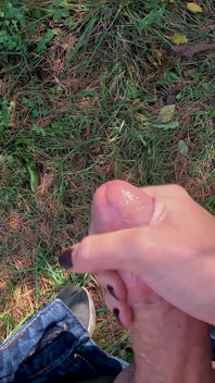 Naughty nature handjob - männlicher pOV-handjob im freien, riesiges sperma