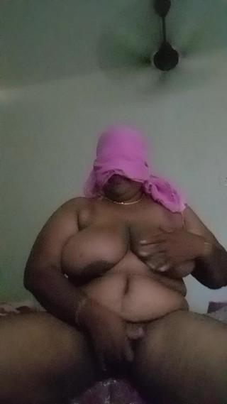 Bedroom: Indická tetička je sexy