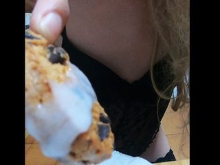 Ane Get Horny: Red Lips Cum on Cookie Eating