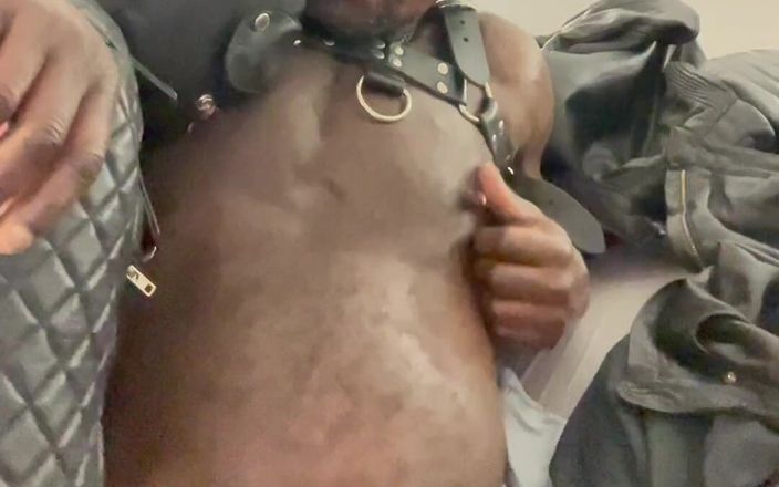 Black smoking muscle stepdad: Frustate bDSM interrazziali titplay e sessione di sega