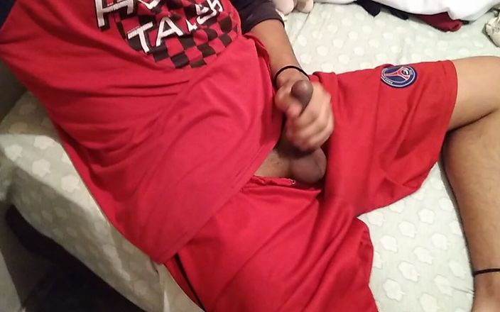 AlexAlejandro13: Red Boy