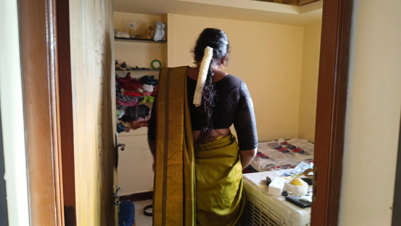 Apple baby: Bà nội trợ hài hước lãng mạn và làm tình