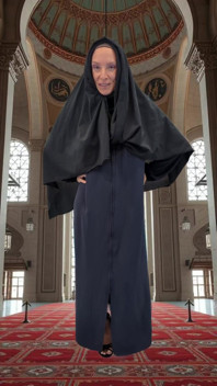 Abaya und Hijab Anprobieren