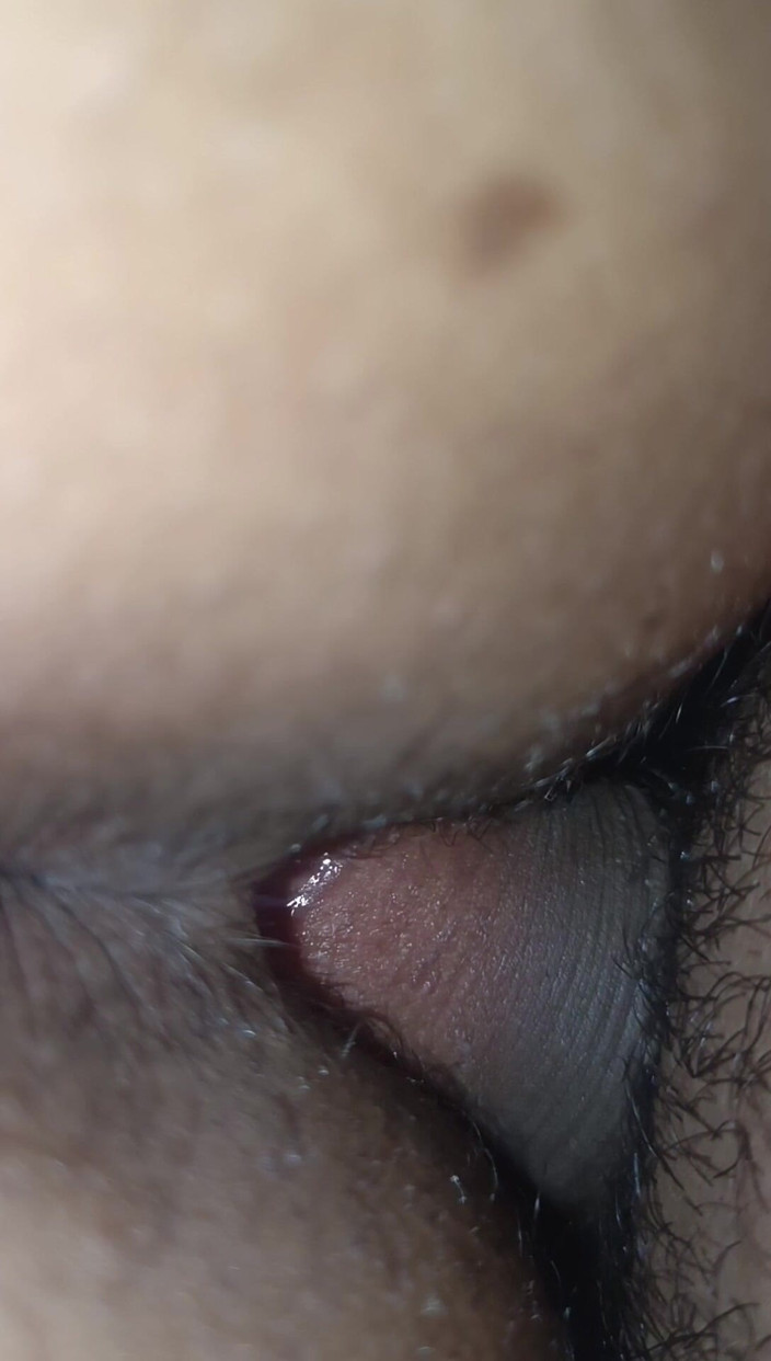 XXX Nepal: Slaperige penis die in nat en rommelig poesje komt.