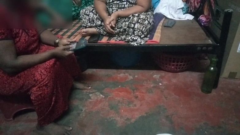 Tamil lesbian: グループでのビデオとセックスについてのダーティートーキング