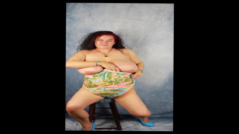 Haydee Rodriguez: Si spoglia di un abito corto