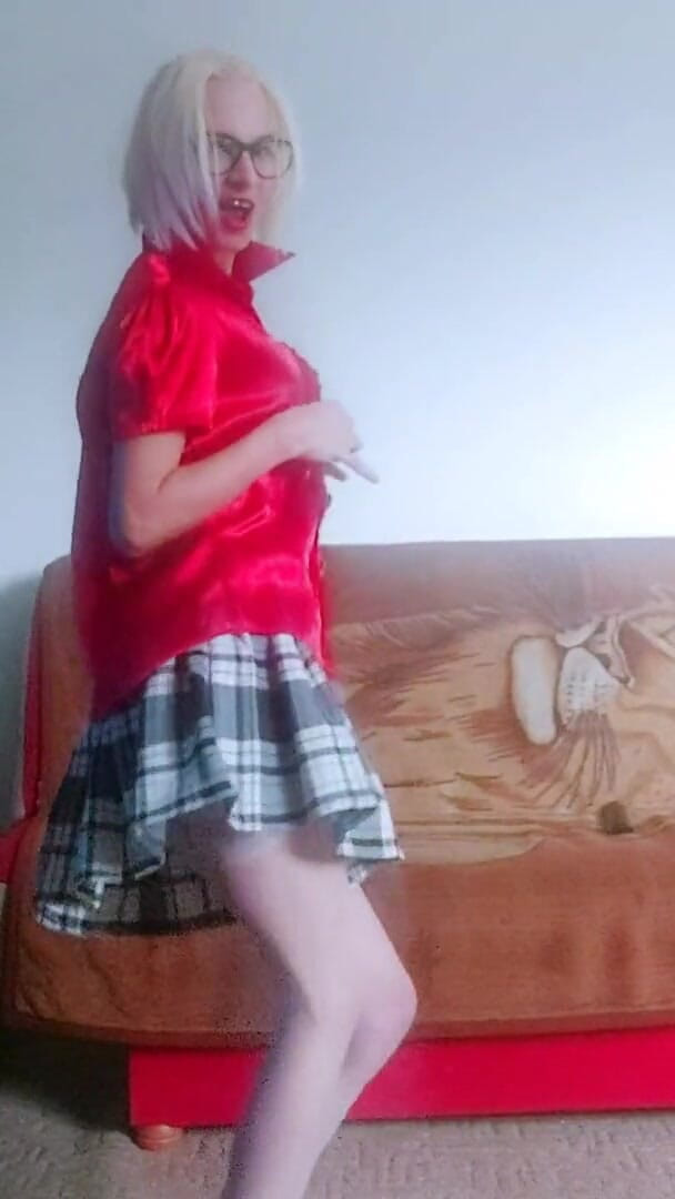 Wet Pussy Fuck: Điệu nhảy khiêu dâm đầu tiên của thanh thiếu niên Ba...