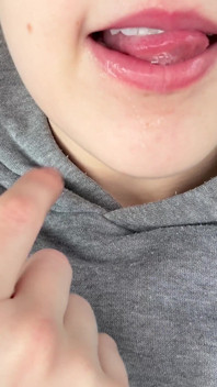 Horny Teen Girl Masturbates in Car