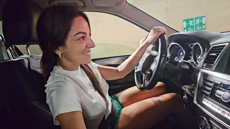 Ferrero anal experience: Hon tar min kuk i handen medan vi sitter fast...