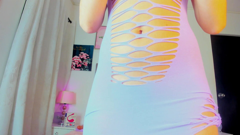 Miajacksonn: Une Fille Se Masturbe Dans Sa Chambre Dans Un Live