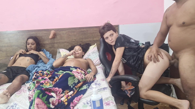 Bebes vagabundas: Gruppsex