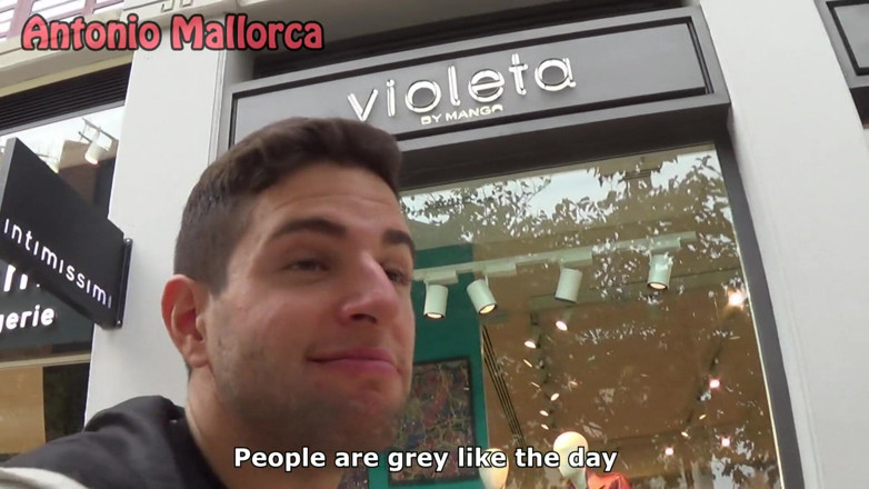 Antonio Mallorca: Beijando uma morena espanhola gostosa com o truque da camiseta...