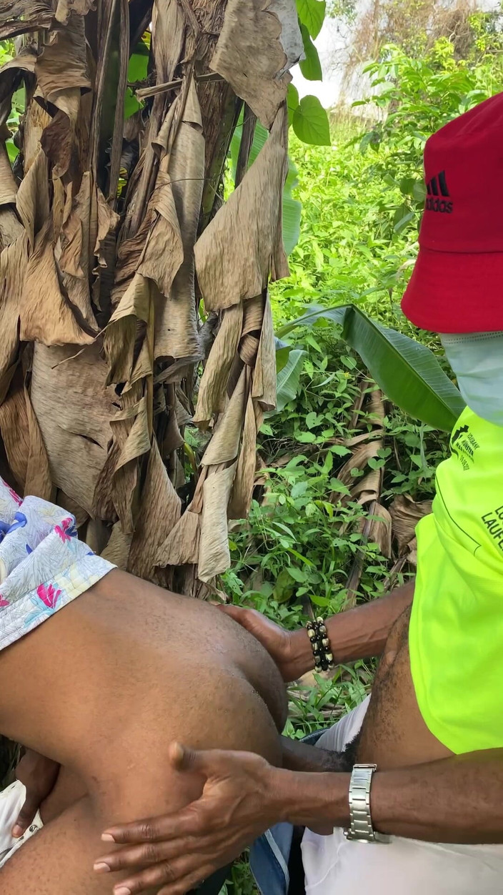 Arola7: Cache-cache, baise de touffe