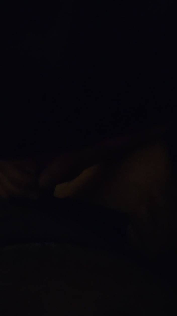 JelaiBora: Heiße Serbische MILF Lutscht Meinen Schwanz in Einer Pause