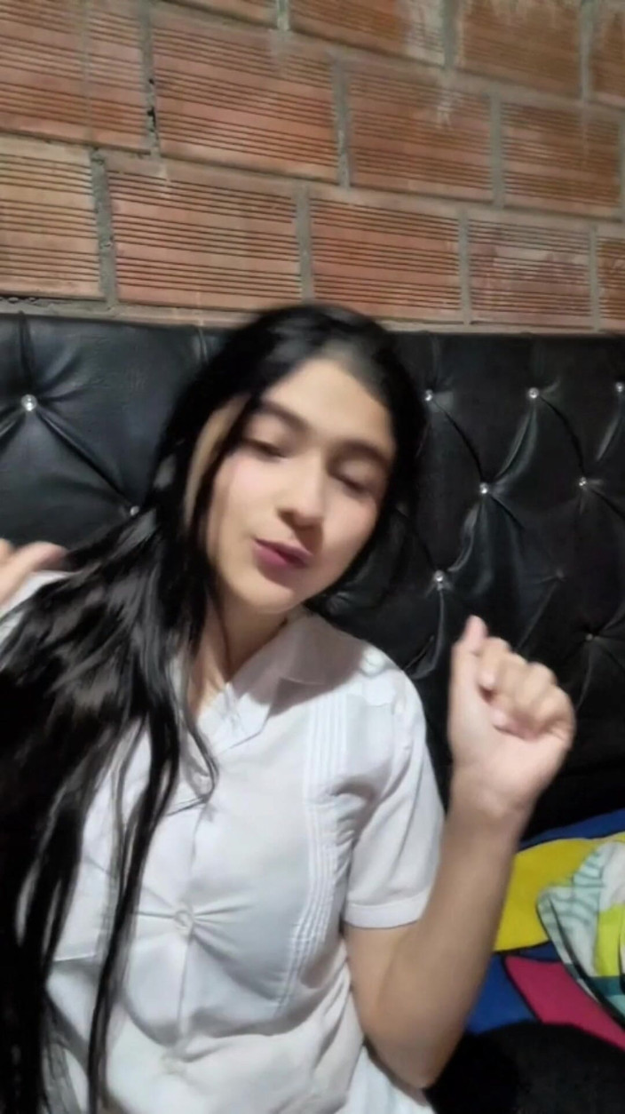 Yulieth Gomez: Il creampie selvaggio della matrigna scuote la camera da letto