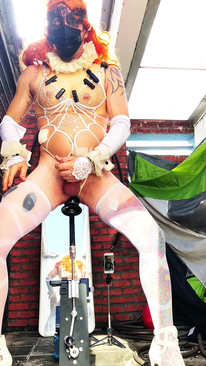 Benito414: Schöne trans Cynthia spritzt Milch aus ihrem Schwanz