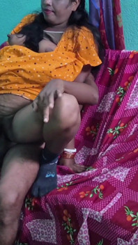 Ein Dorf-bhabhi Wird Von Einer Schülerin in Ihrem Schlafzimmer Mit Bengali-audio Gefickt