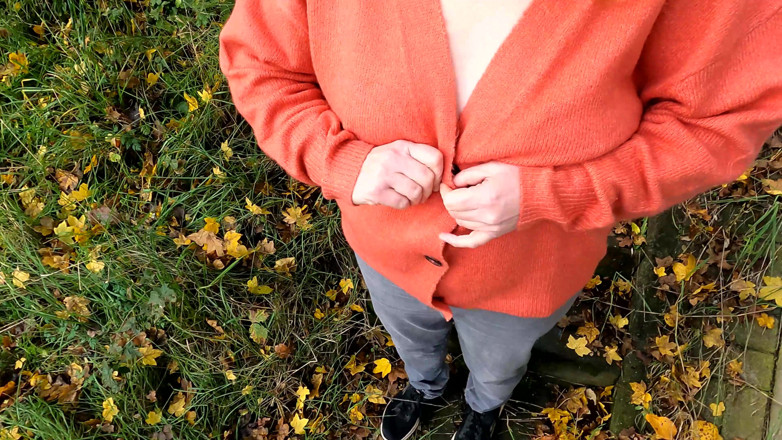 Bouncy Tits Action: Naked Tits on the Railway Line