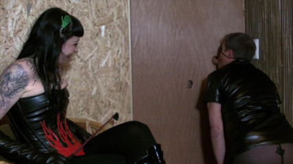 Domina Lady Vampira Guys Only: Gloryhole blowjob