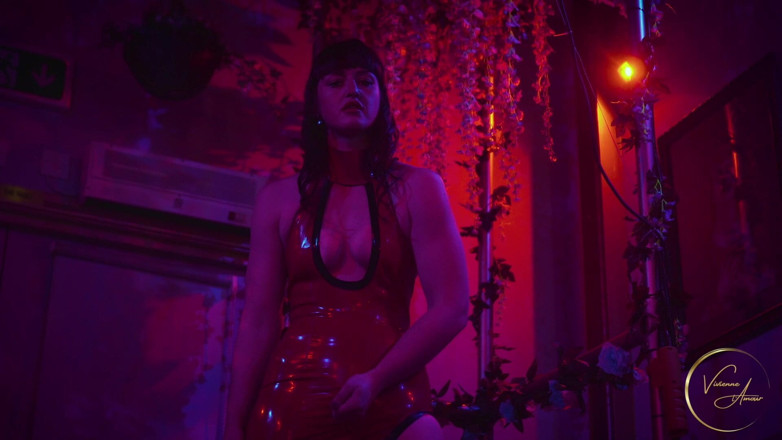 Vivienne l'Amour: (1080p) Připrav se na moji pěst - Femdom POV anál Edging...