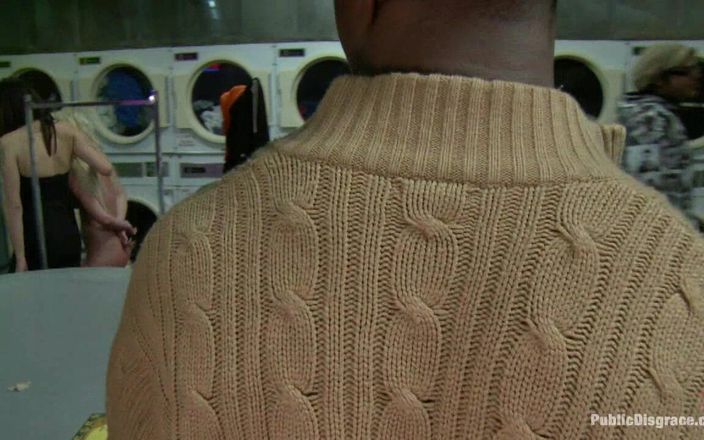 Public Disgrace by Kink: Missy Woods går till Laundromat
