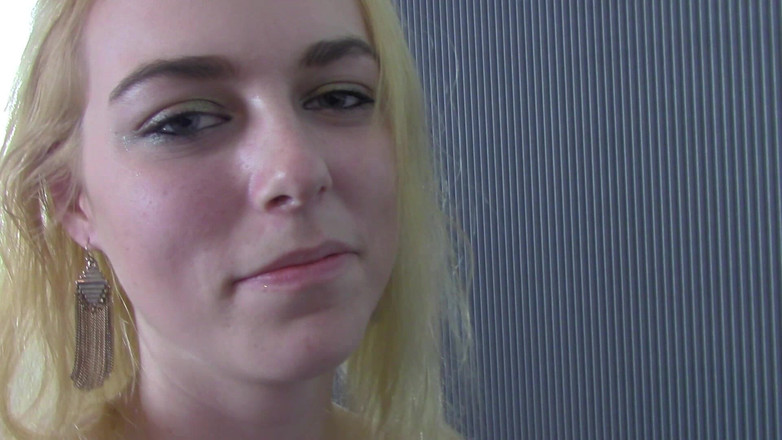 Fuzzy peach productions: Przesłuchania ręczna robota: Hannah Foxxx 1. Porno