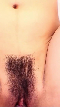 Japonesa milf Oda follada en el coño extremadamente peludo