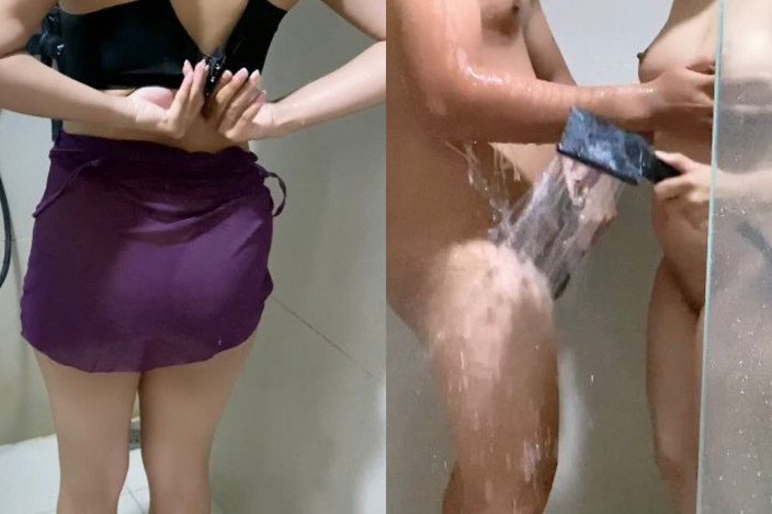 Clarelia: Digoda oleh seksi ibu tiri saya yang sedang mandi
