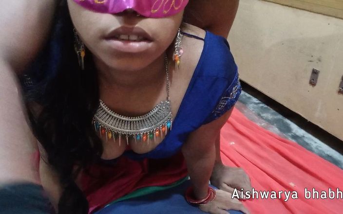 Aishwarya Bhabhi: Jonge Indische vrouw seks met haar stiefbroer en kreunt nauwelijks