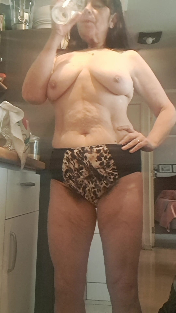Mommy big hairy pussy: Ibu tiri di dapur mahu dikongkek