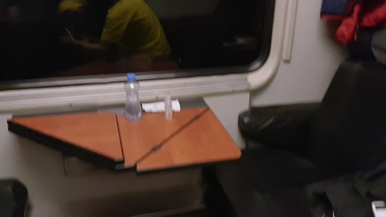 DedeDeville: Sex extrem în tren: a futut o soră vitregă tânără frumusețe în...
