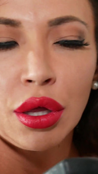 La belleza muscular Brandi Mae te dice cómo acariciar