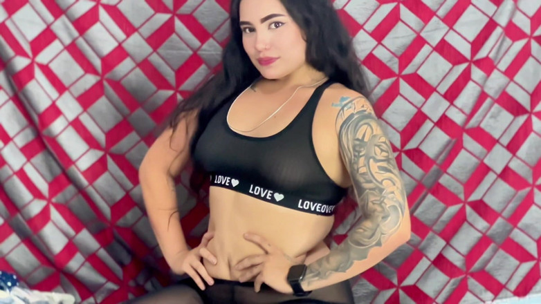 Kittydj: Virale 2026! Esibizionista kitty dj si masturba in lingerie nera fino...