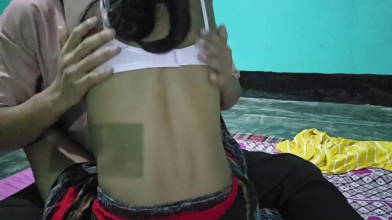 SafeRosebush8: Une étudiante indienne sexy se fait baiser en levrette, grosse bite