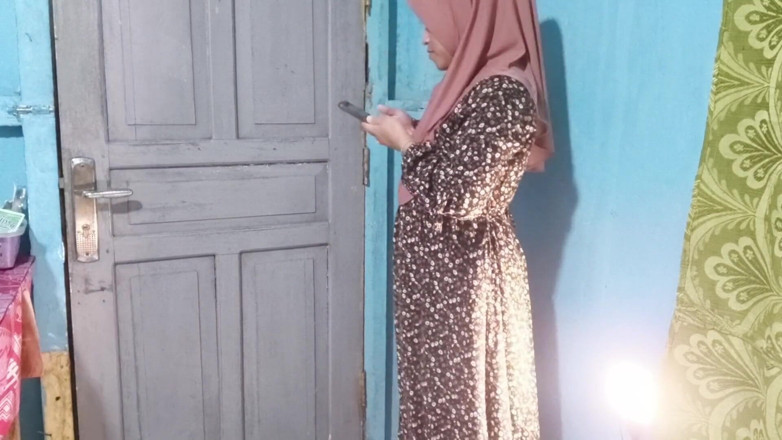Rania: Isteri Menelefon Curang Apabila Suami Tiada Di Rumah