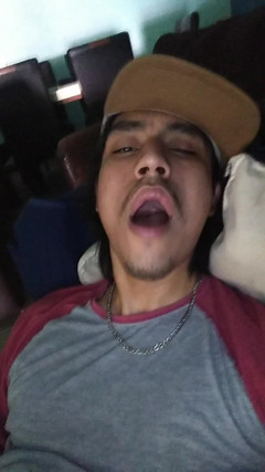 AlexAlejandro13: Menikmati Di Sofa