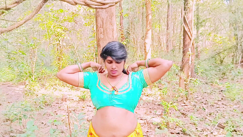 Telugu honey lips: Sesso all'aperto nella foresta. Desi Bhabi scopa il piccolo grande...