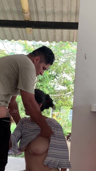 Minha meia-irmã me vê fodendo seu marido