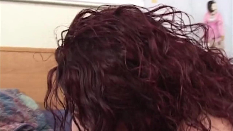 BANGORA RETRO CLUB: Une MILF aux cheveux bouclés se fait sodomiser profondément par...