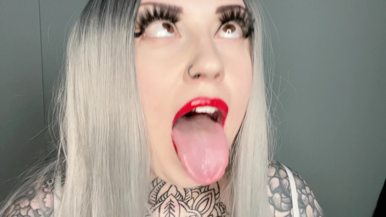 Miss Valentina: Ahegao yüzümün üzerinde mastürbasyon